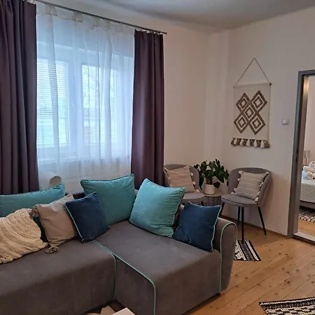 Appartement Cozy Town Center Retreat Komárno