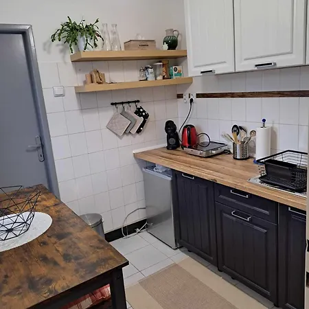 Cozy Town Center Retreat