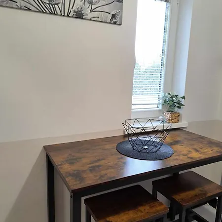 Cozy Town Center Retreat *