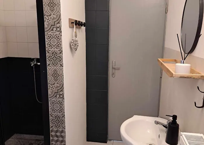 Cozy Town Center Retreat Appartamento Komárno