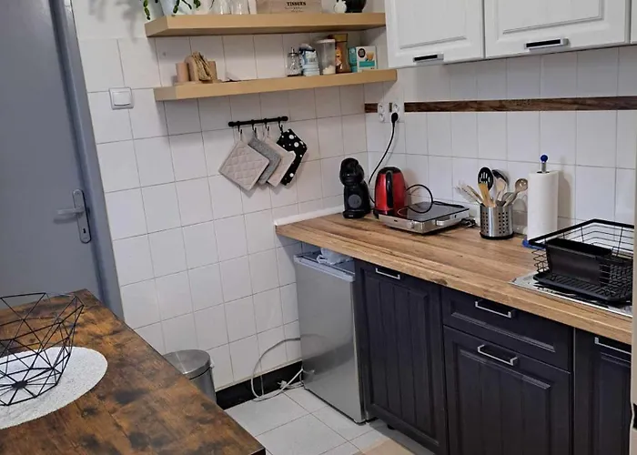 Cozy Town Center Retreat