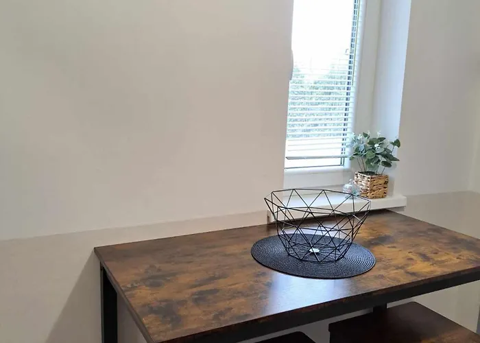 Cozy Town Center Retreat *